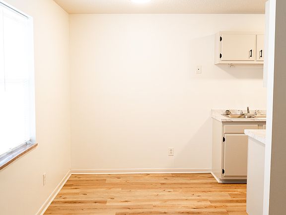 2nd image of 706 E Inskip Dr #4