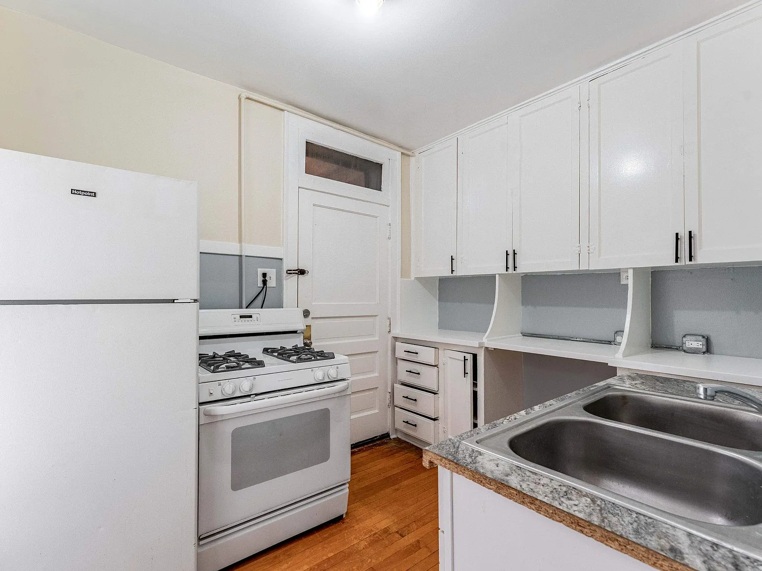 2 bed, 850 sqft, $1,200 — Photo 2