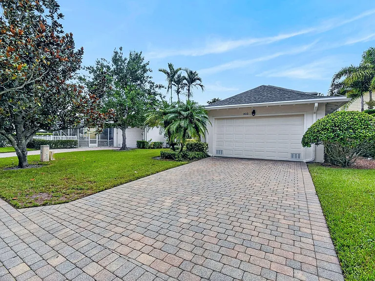 303 Caravelle Dr — Photo 59