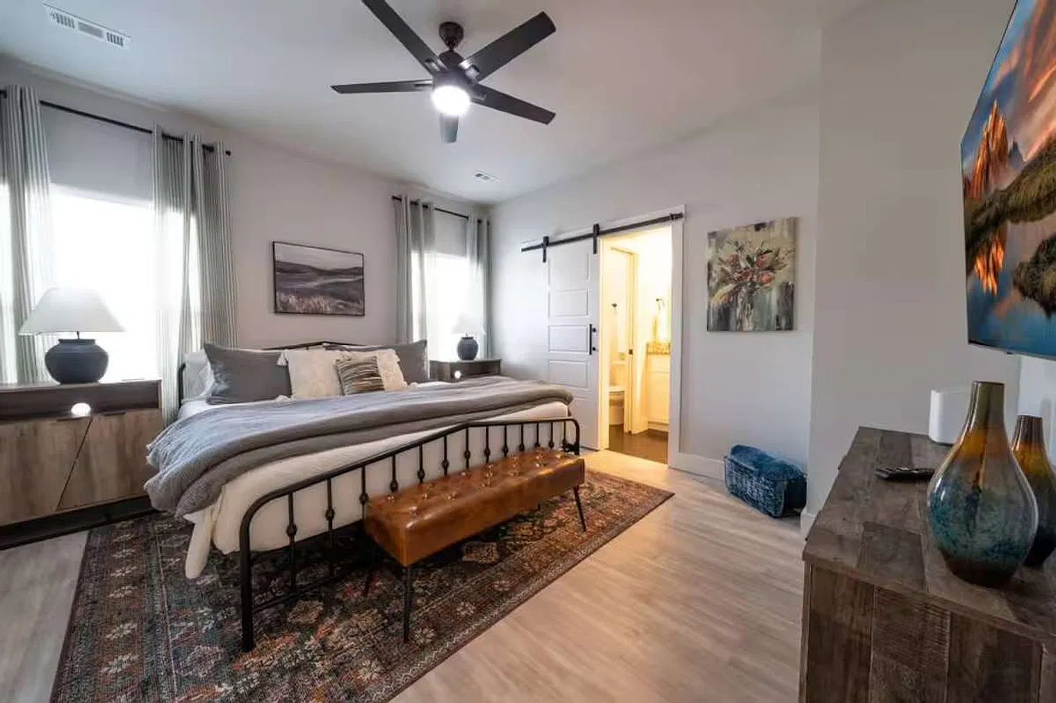 3 bed, 2.0 bath, 1410 sqft, $3,510 — Photo 4