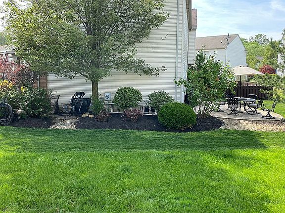 3rd image of 667 Canterbury Ln