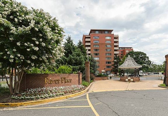 2nd image of 1111 Arlington Blvd APT 942