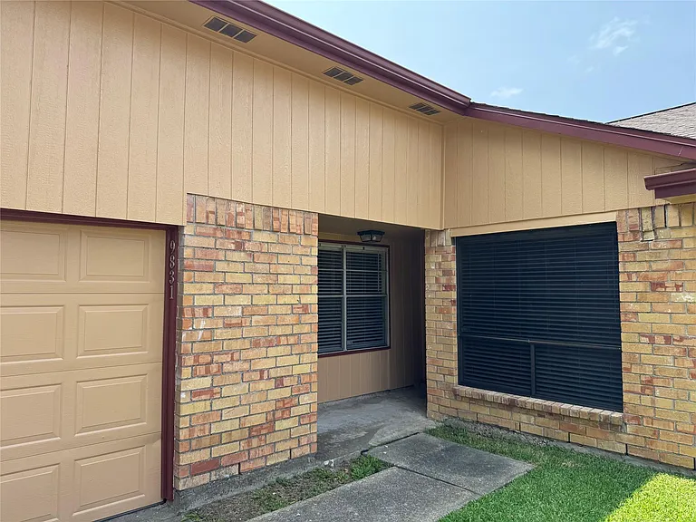 9831 Shell Rock Rd — Photo 4