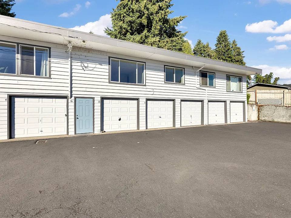 2102 NW Kelly Dr #15