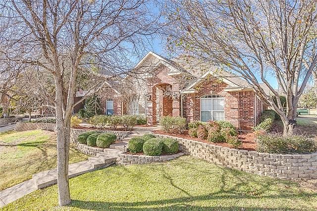 1st image of 200 Castle Hill Dr