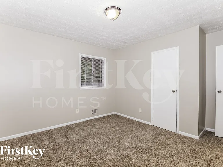 1334 Labelle St — Photo 11