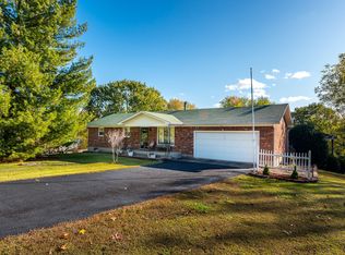 516 Castleman Branch Rd, Shepherdsville, KY 40165