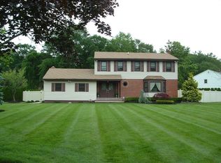 31 Appomattox Dr, Manalapan, NJ 07726