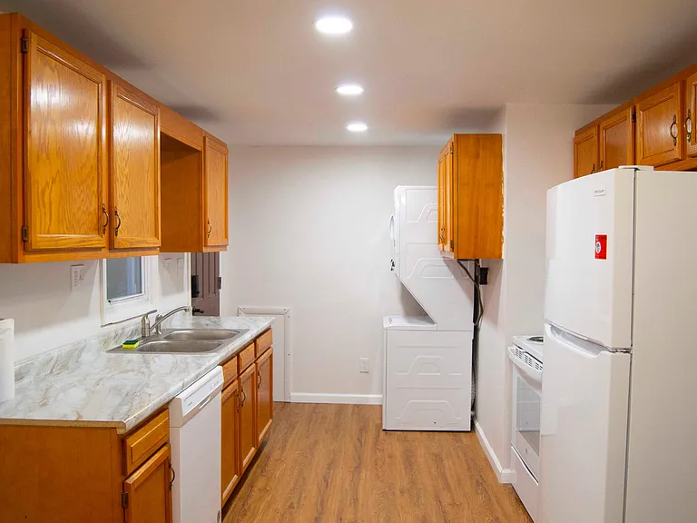6562 Center St — Photo 10
