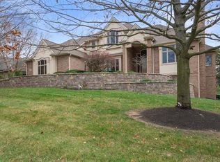 704 S Pinehurst Ln, Yorktown, IN