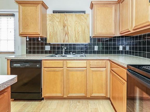 2nd image of 4612 Indian Creek Dr