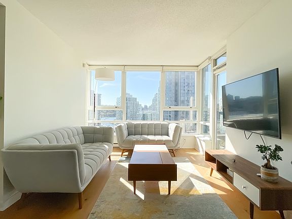 2nd image of 939 Expo Blvd #2010