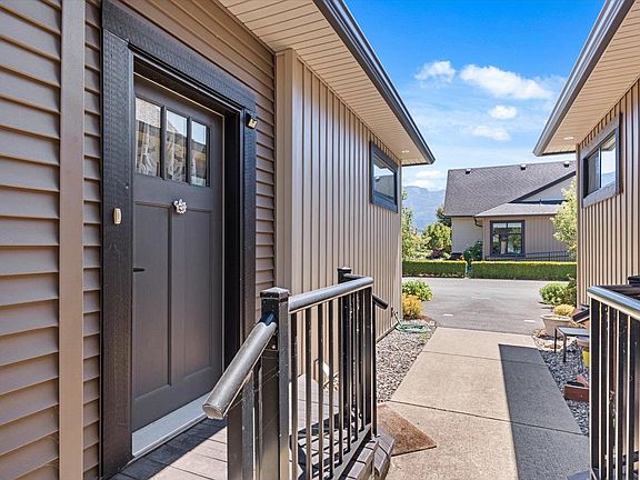 3rd image of 7319 Morrow Rd #9