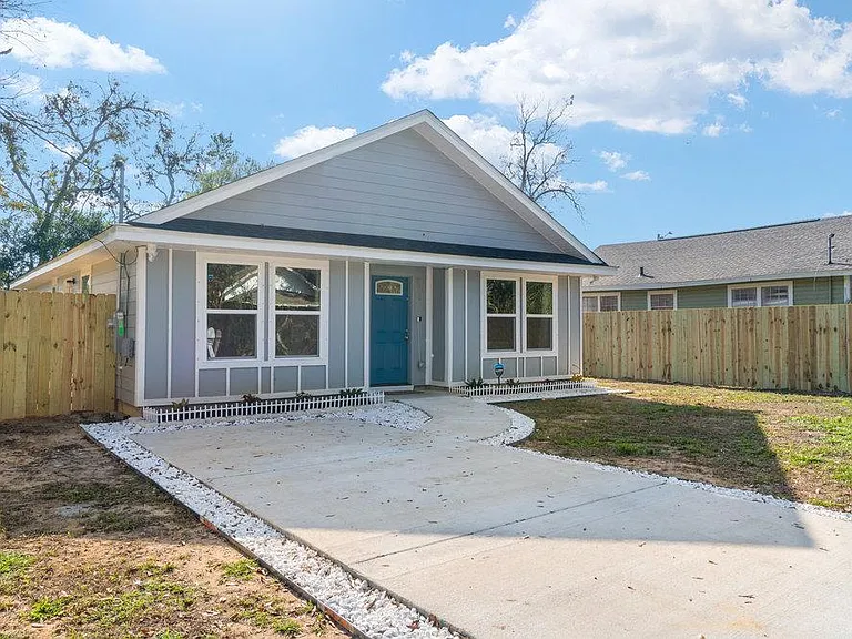 2815 W Lloyd St — Photo 8