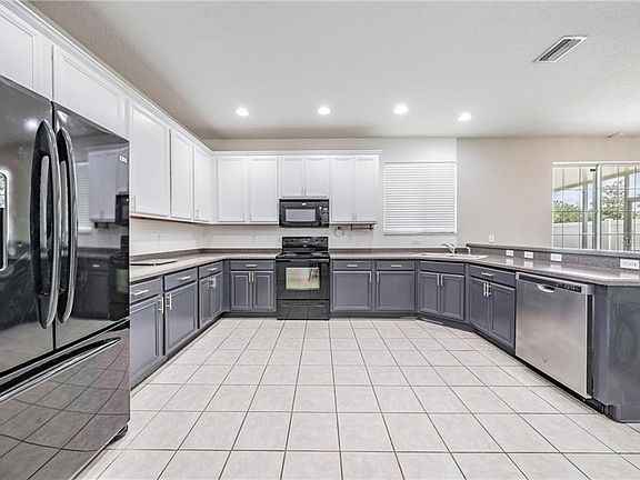 5th image of 19406 Timberbluff Dr