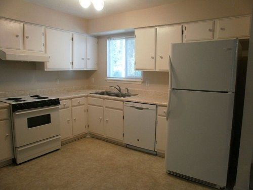 3rd image of 3230 Yorktown Dr