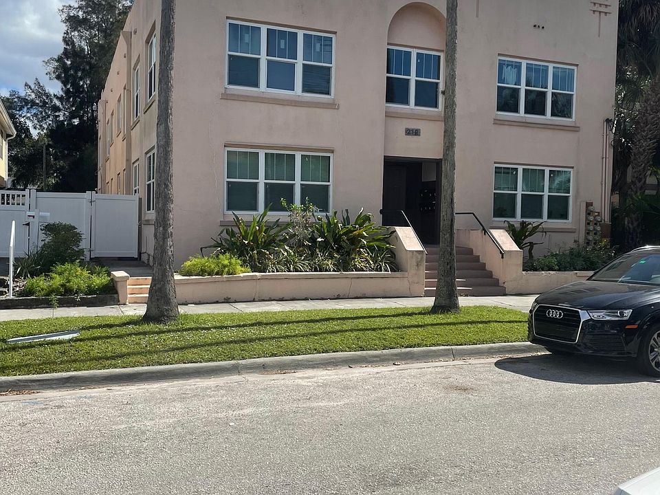 8-unit building