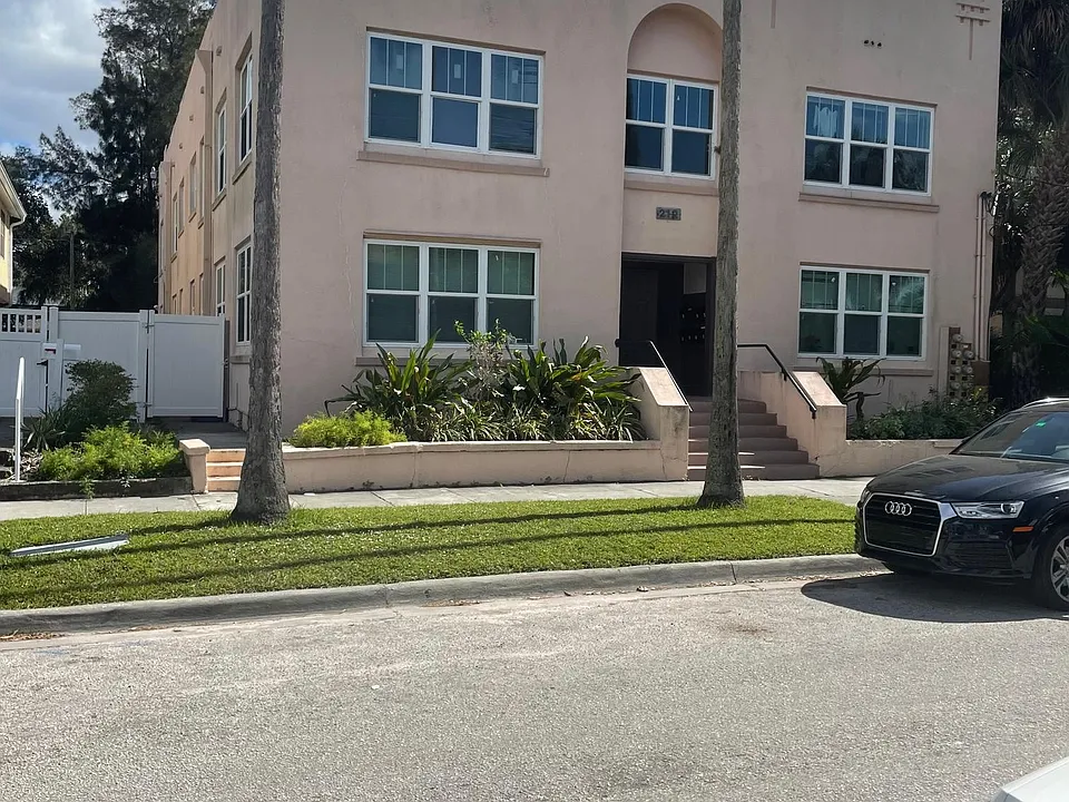 8-unit building