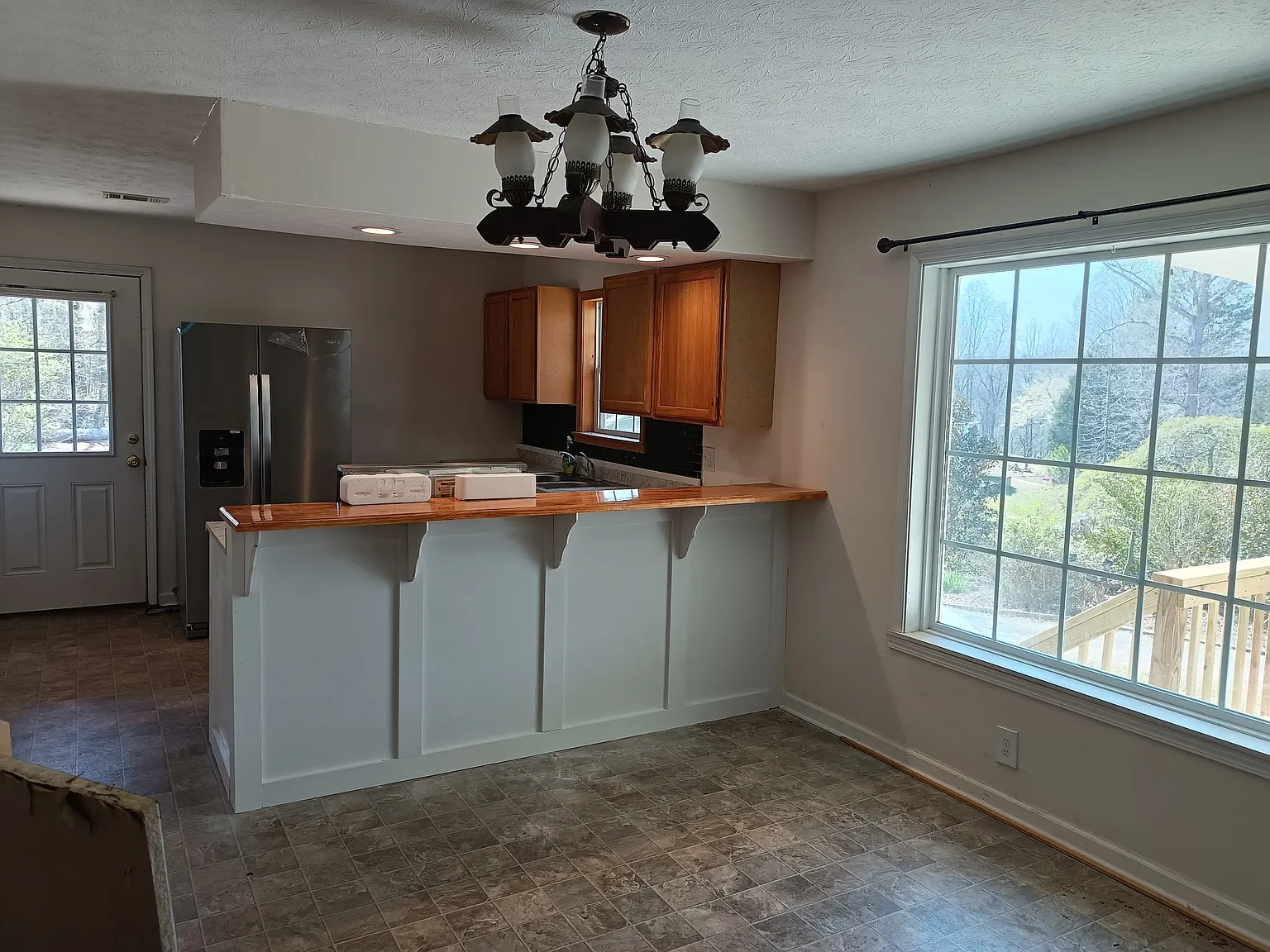3 bed, 2000 sqft, $1,900 — Photo 2