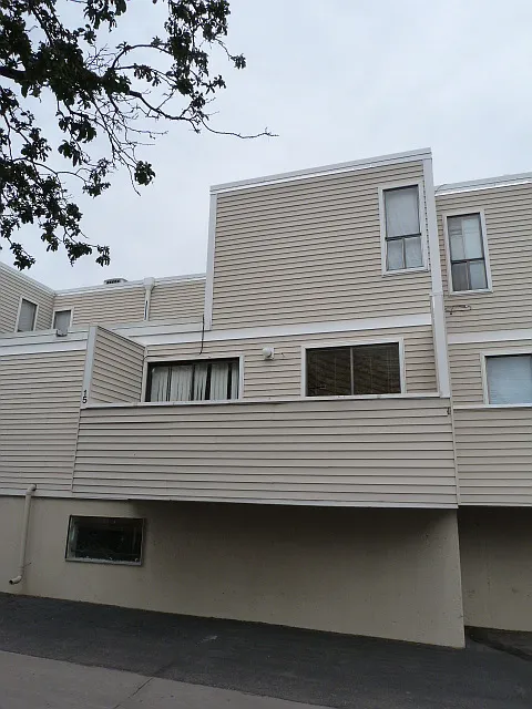 Building Photo - 1050 S Monaco Pkwy #15