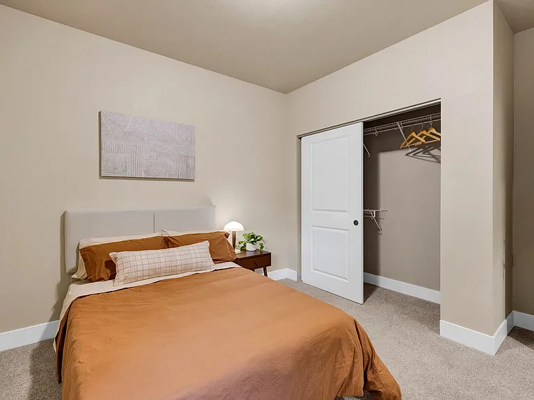 Brooklyn West Apartments — Photo 9