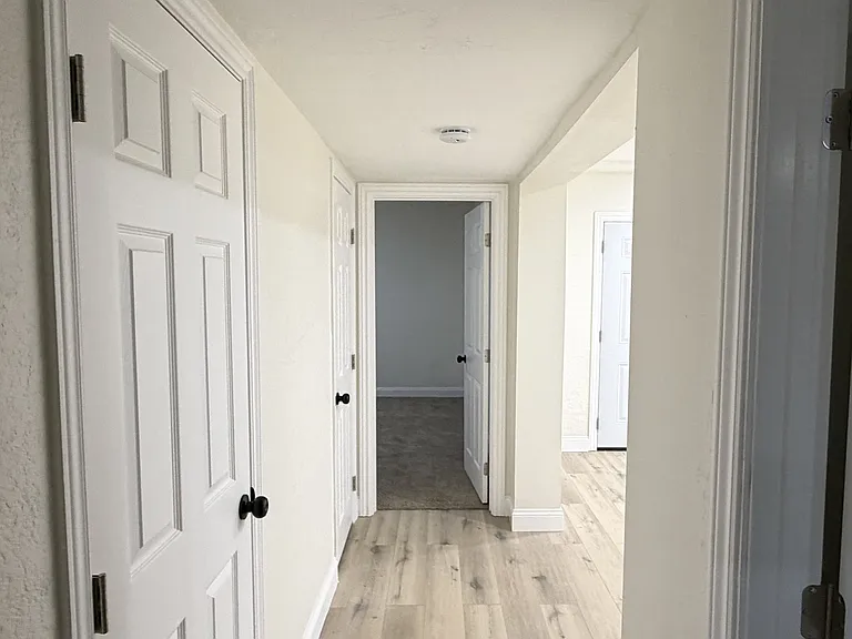 1207 El Tejon Ave — Photo 7