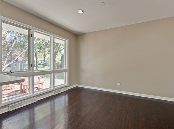 5th image of 605 Harlem Ave