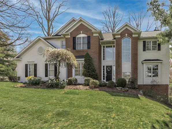17431 Rambling Creek Trl, Chagrin Falls, OH 44023