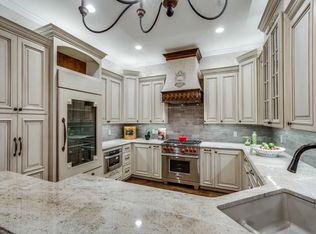 7915 Caruth Ct, Dallas, TX 75225