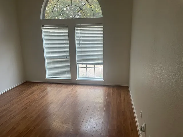 3 bed, 1888 sqft, $2,600 — Photo 4