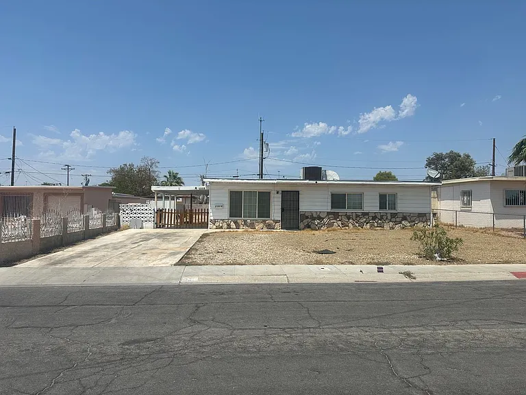 1315 Oakwood Ave — Photo 1
