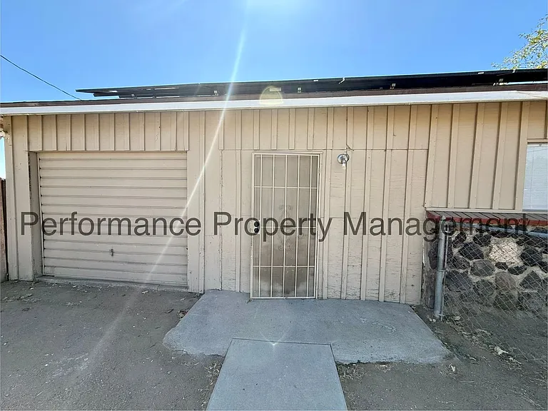 3703 Eucalyptus Dr — Photo 9
