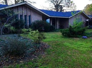 749 Hickory Dr, Grenada, MS 38901