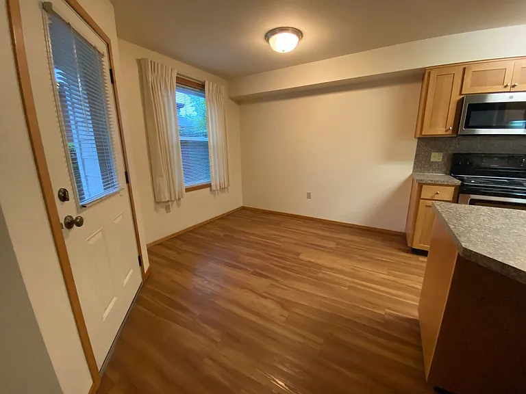 Christopher Crest Apartments — Photo 5