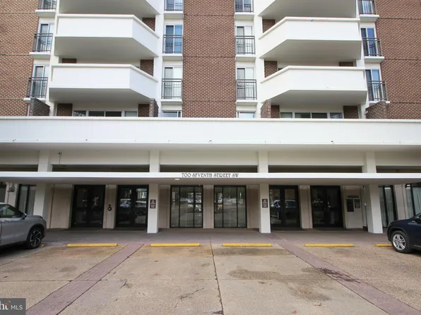 700 7th St SW APT 312, Washington, DC 20024