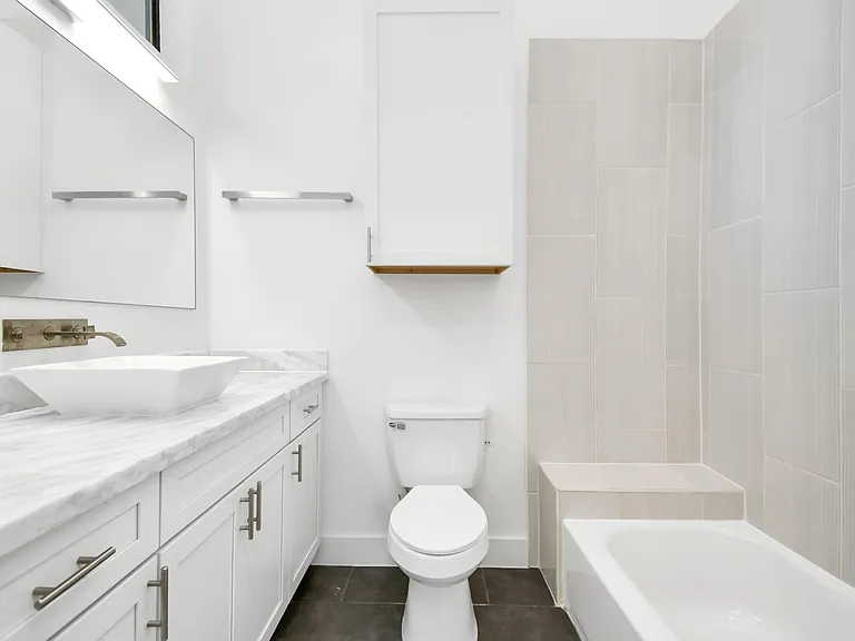 732 W 22nd St #A — Photo 24