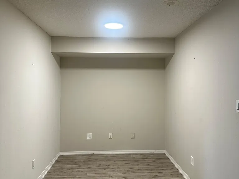 37 Grosvenor St #1110 — Photo 14