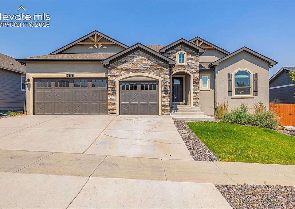 1st image of 9813 Fairway Glen Dr