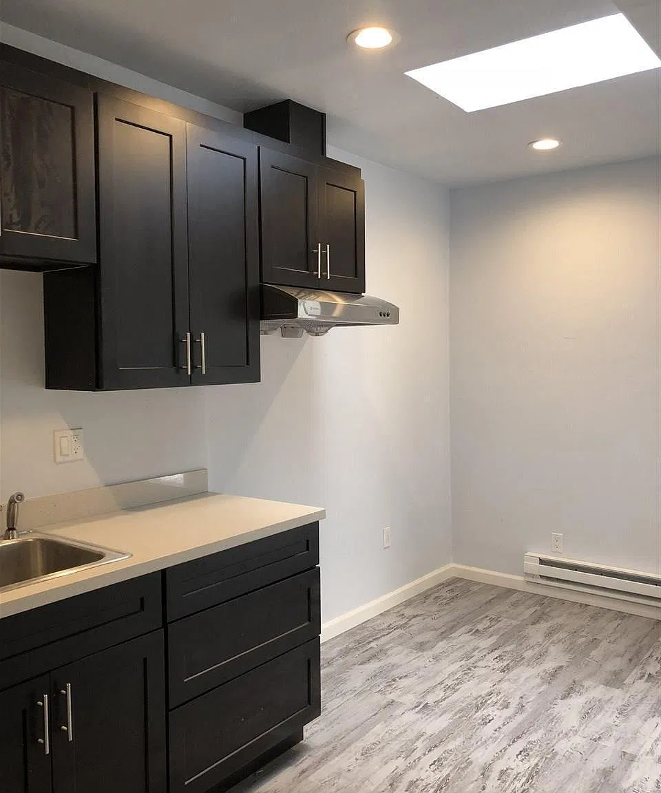 3 bed, 800 sqft, $2,700 — Photo 1