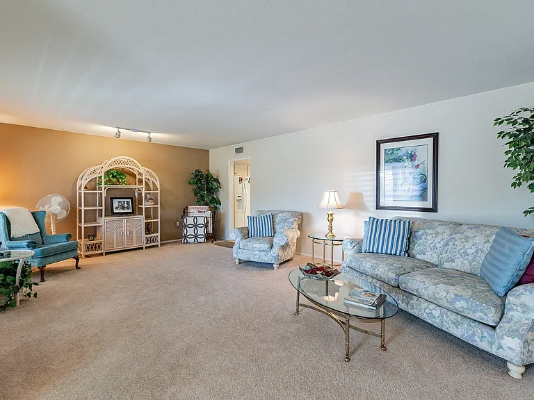 9909 W Concho Cir — Photo 4