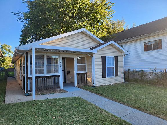 3rd image of 2307 Rowan St