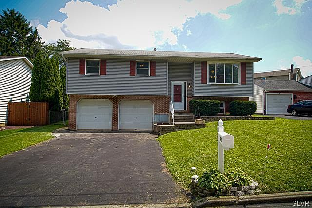 1st image of 407 Elwood St