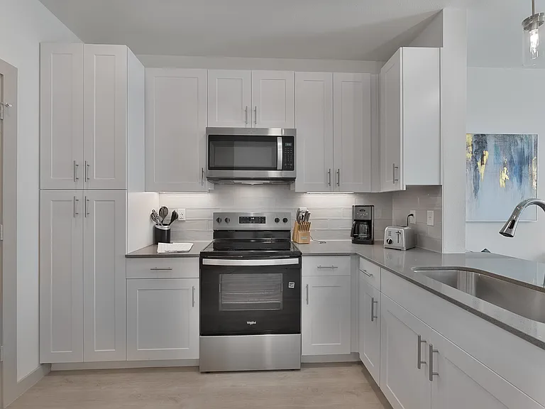 Bluffview Apartments — Photo 8