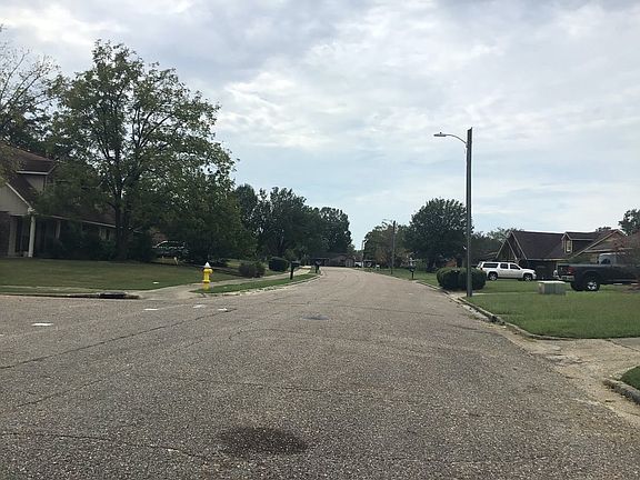 4th image of 2800 Old Orchard Ln