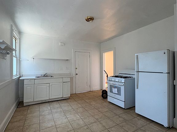 5th image of 786 Elm St Floor 1