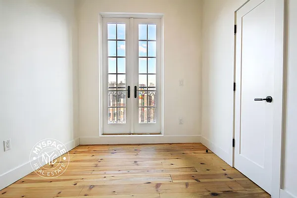 Rented by MySpaceNYC | media 32