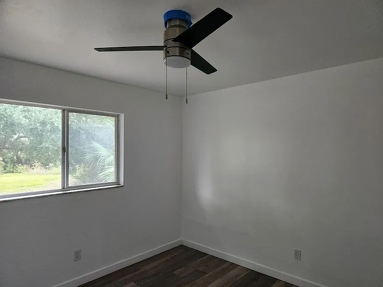 6143 Hester Ave — Photo 7