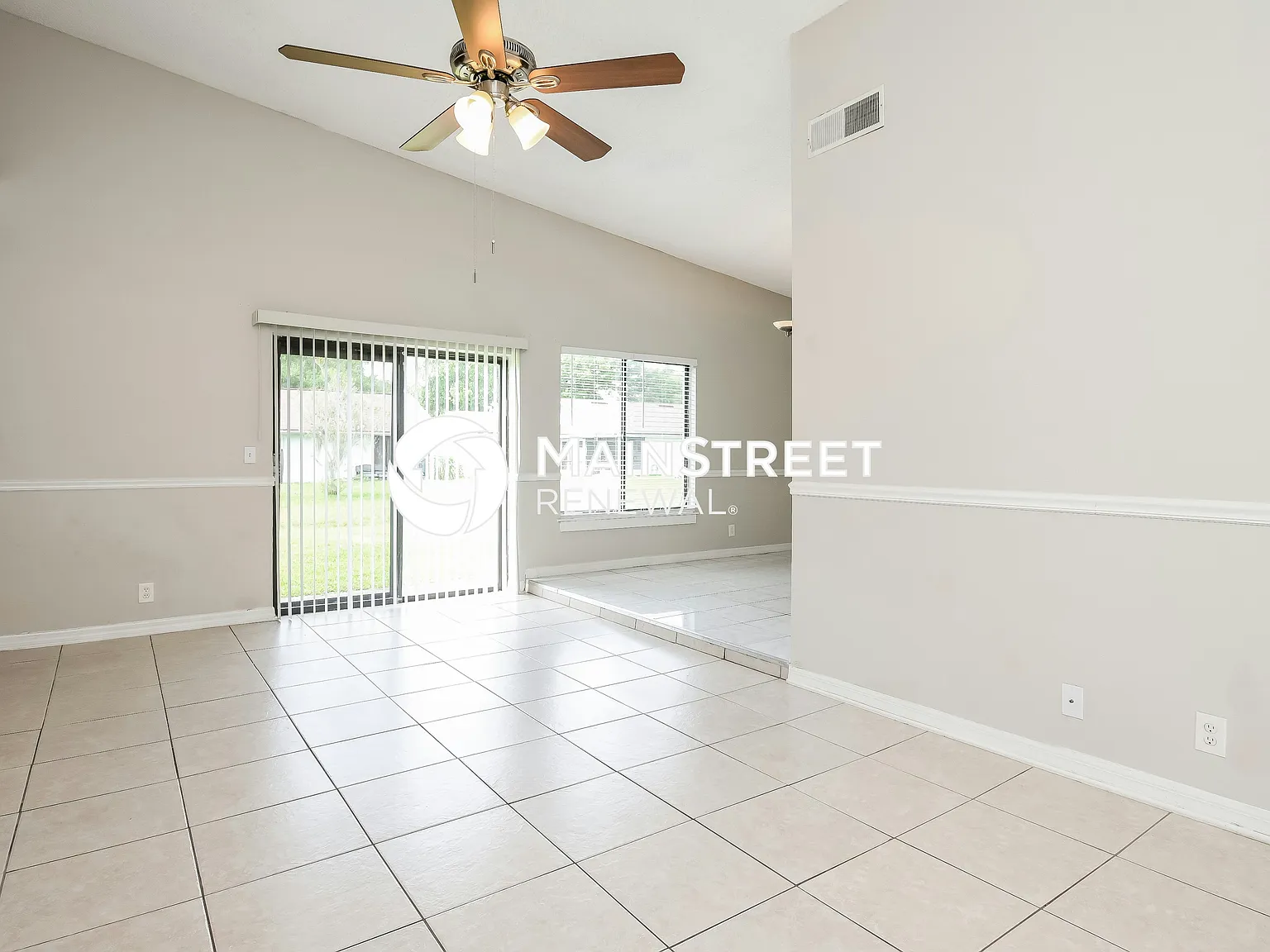 820 E Flag Ln — Photo 4