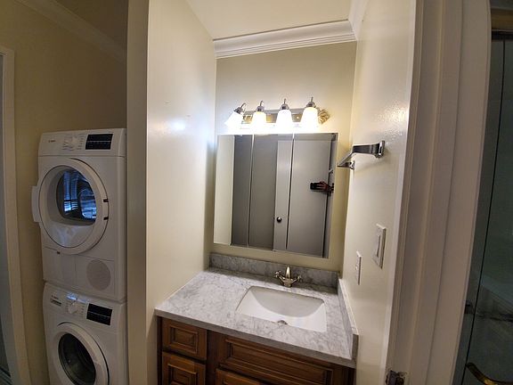 3rd image of 825 N Humboldt St