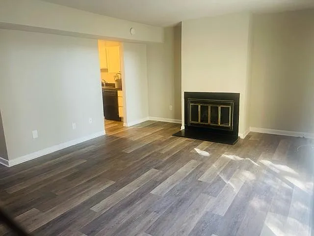 3 bed, 2.5 bath, 1375 sqft, $1,995 — Photo 2
